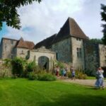 VISITE CONTÉE DU CHÂTEAU DE BORN AVEC JANOUILLE LA FRIPOUILLE